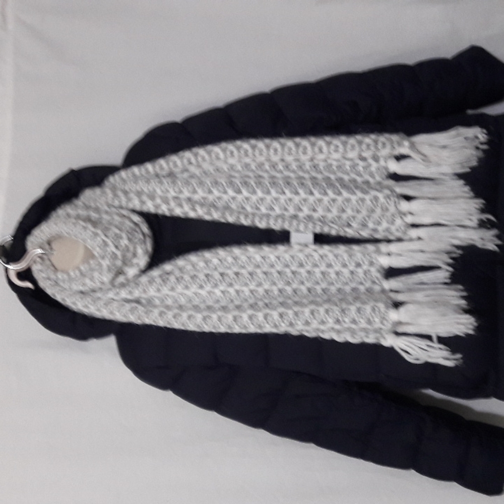 Sonoma Cold Weather Women Neck Scarf Gray White Fringe Chunky Soft One S…